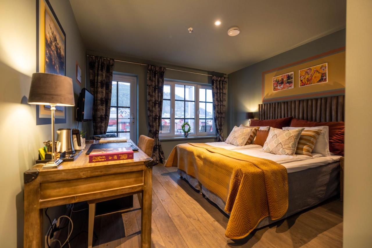 Hotel Knutholmen à Kalvåg Extérieur photo
