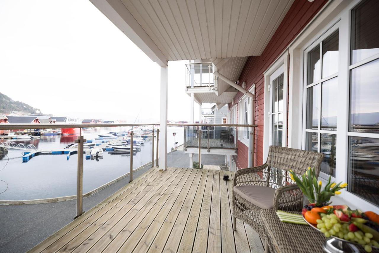 Hotel Knutholmen à Kalvåg Extérieur photo