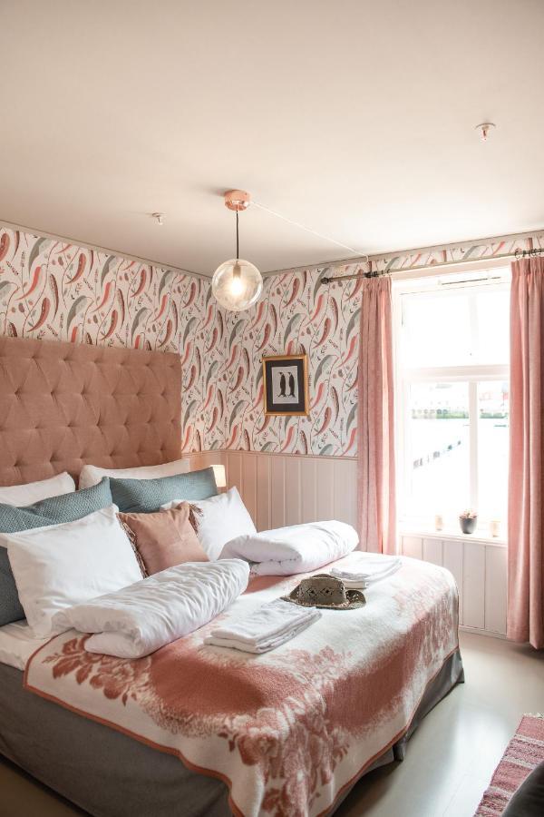 Hotel Knutholmen à Kalvåg Extérieur photo